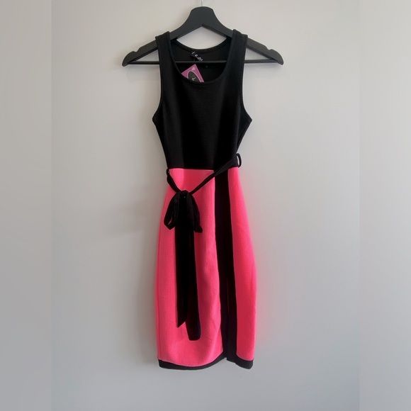 NWT: Hot Pink & Black Dress with tie waist belt (M) - Picture 1 of 3